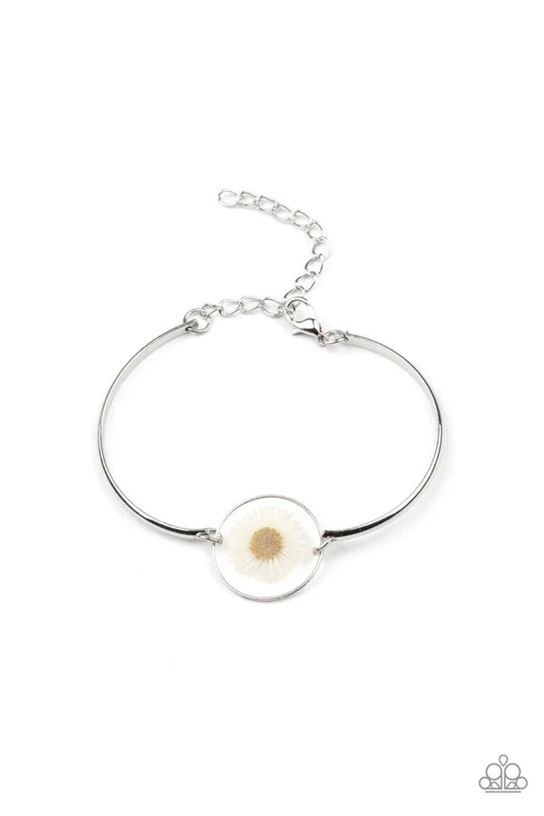 Paparazzi Jewelry  Paparazzi Bracelet ~ Cottage Season - White