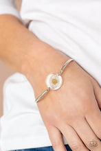 Load image into Gallery viewer, Paparazzi Jewelry  Paparazzi Bracelet ~ Cottage Season - White
