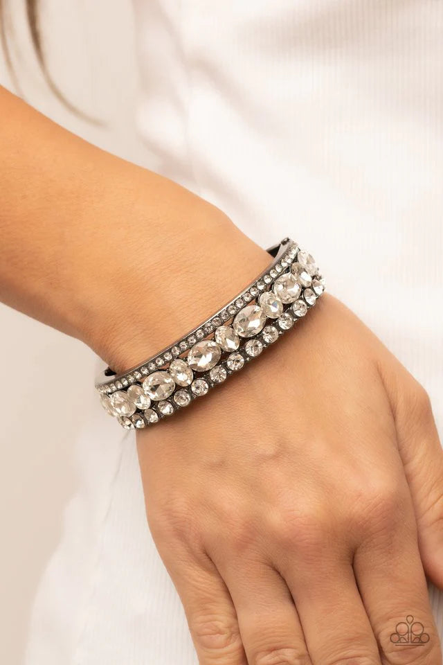 Paparazzi Bracelet ~ Mega Megawatt - Black